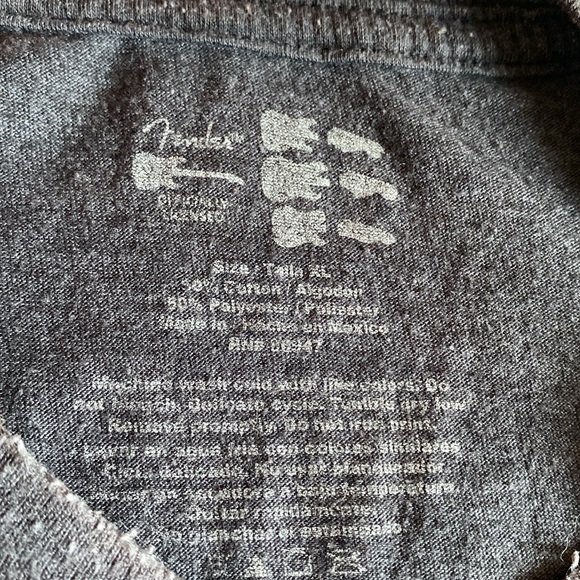 Fender Guitar T-Shirt - Picture 3 of 3
